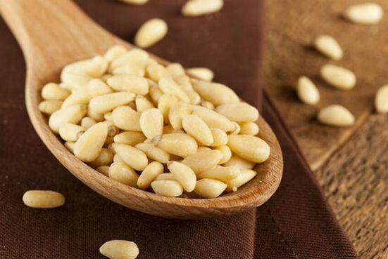 Kacang cedar dari parasit