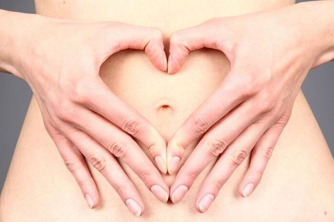 Gadis itu membersihkan ususnya dari parasit